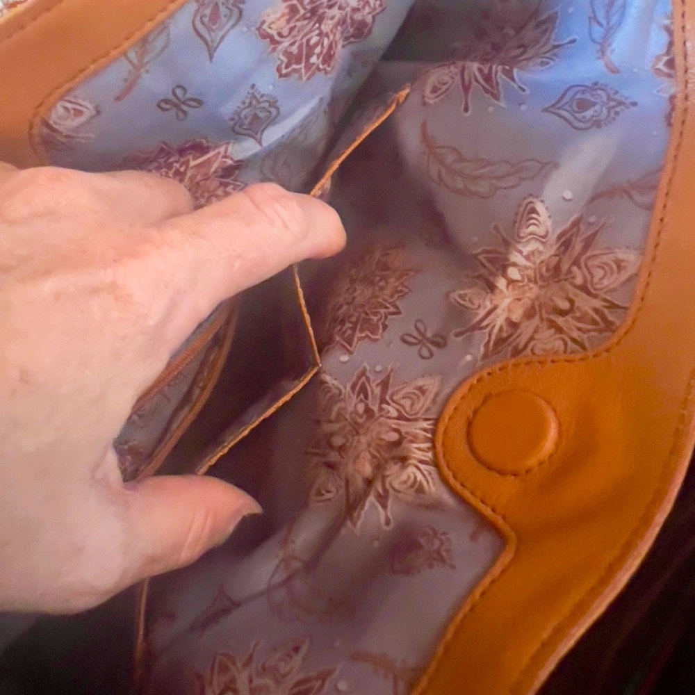 Hobo Apricot Brown Leather Bucket Bag - Picture 6 of 9